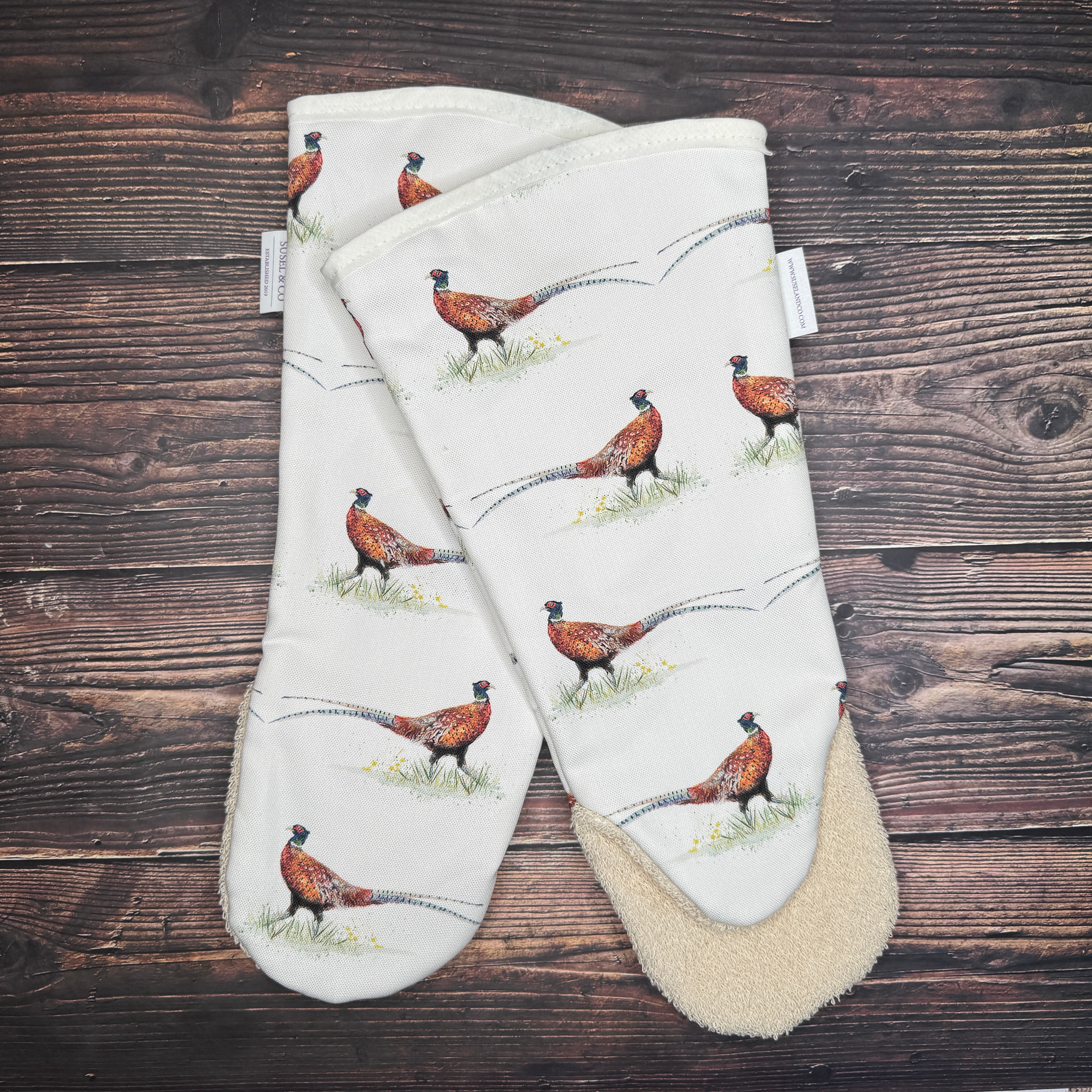 Brace themed heat-resistant gauntlet oven glove