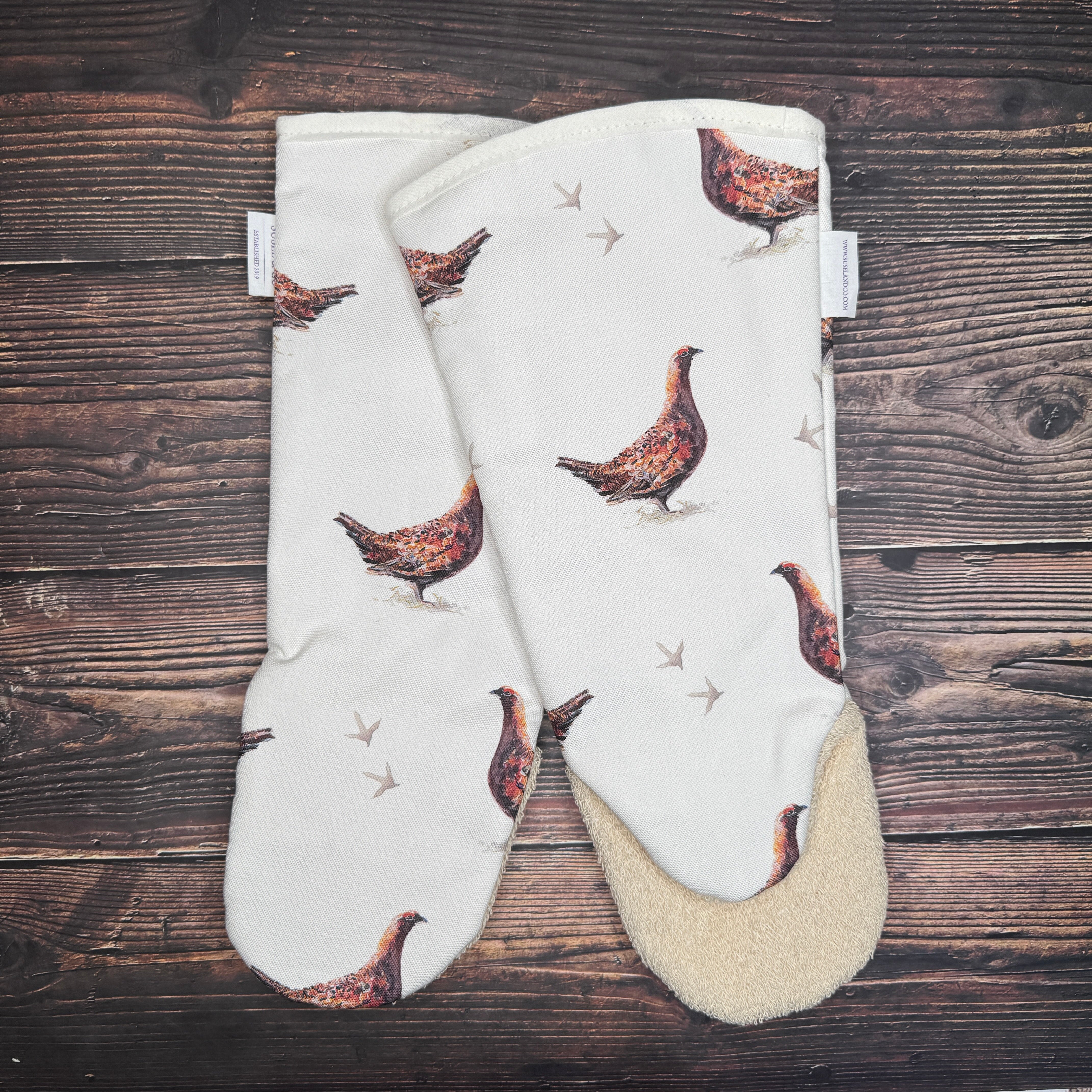 Grouse themed heat-resistant gauntlet oven glove