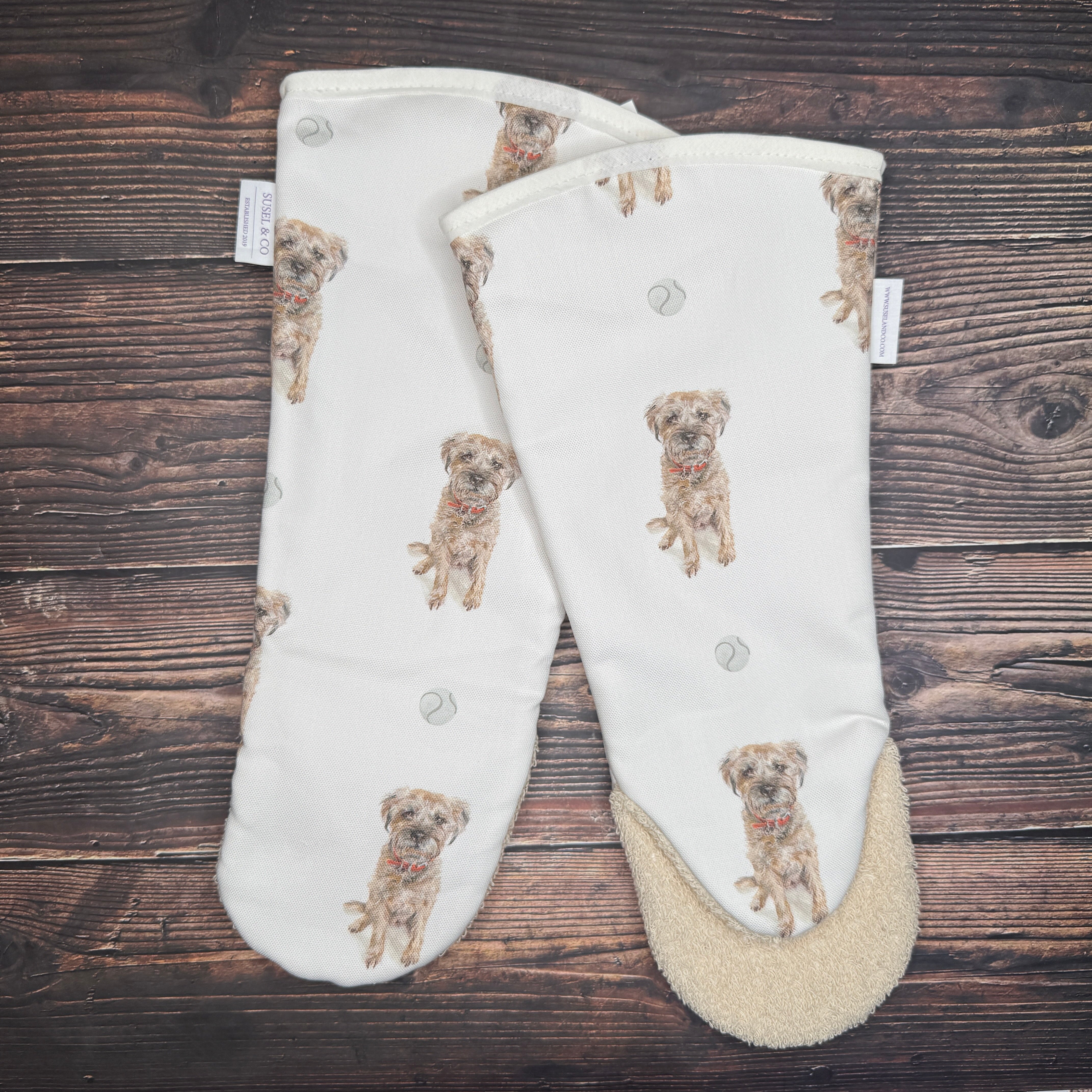 Border Terrier themed heat-resistant gauntlet oven glove