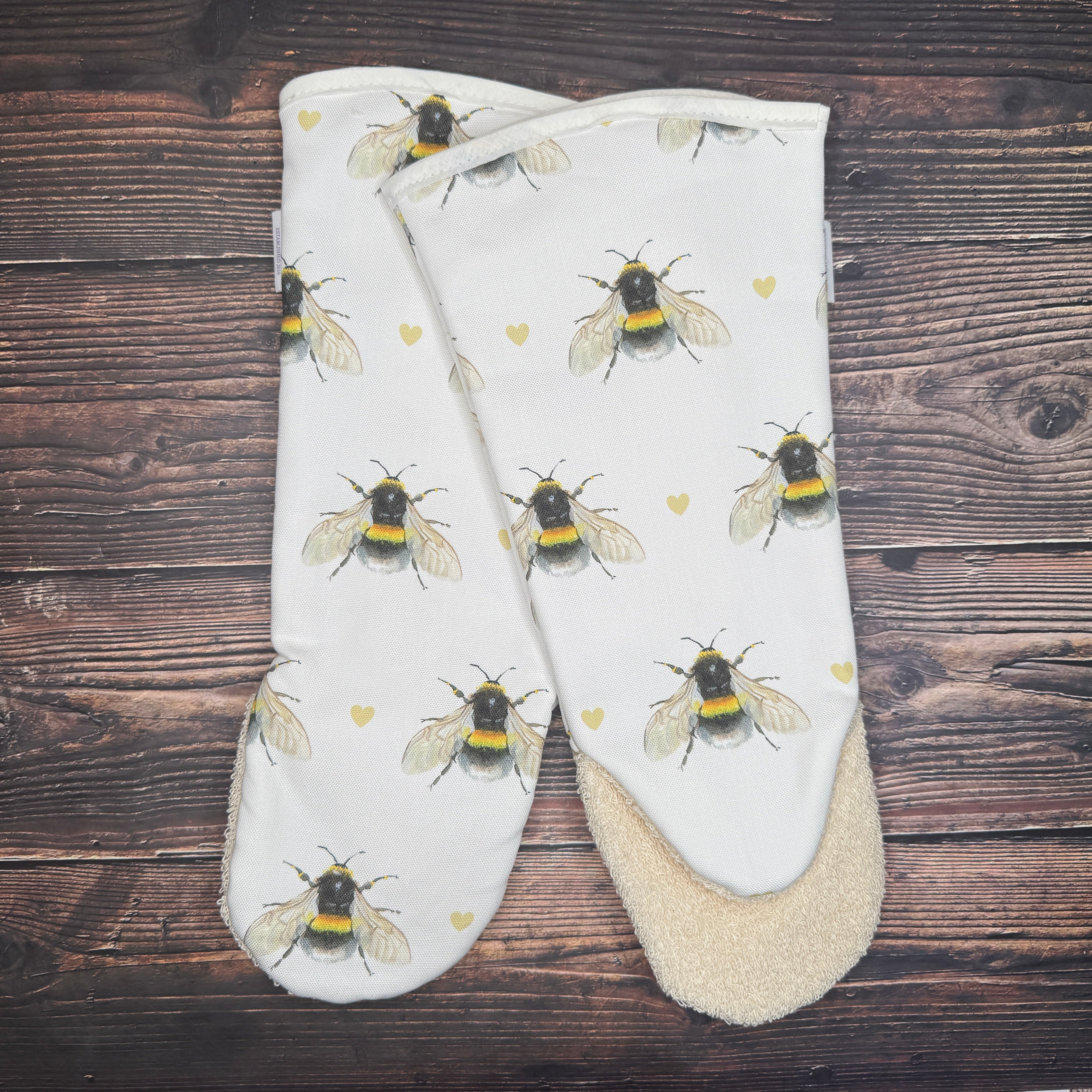 Bumble Bee themed heat-resistant gauntlet oven glove