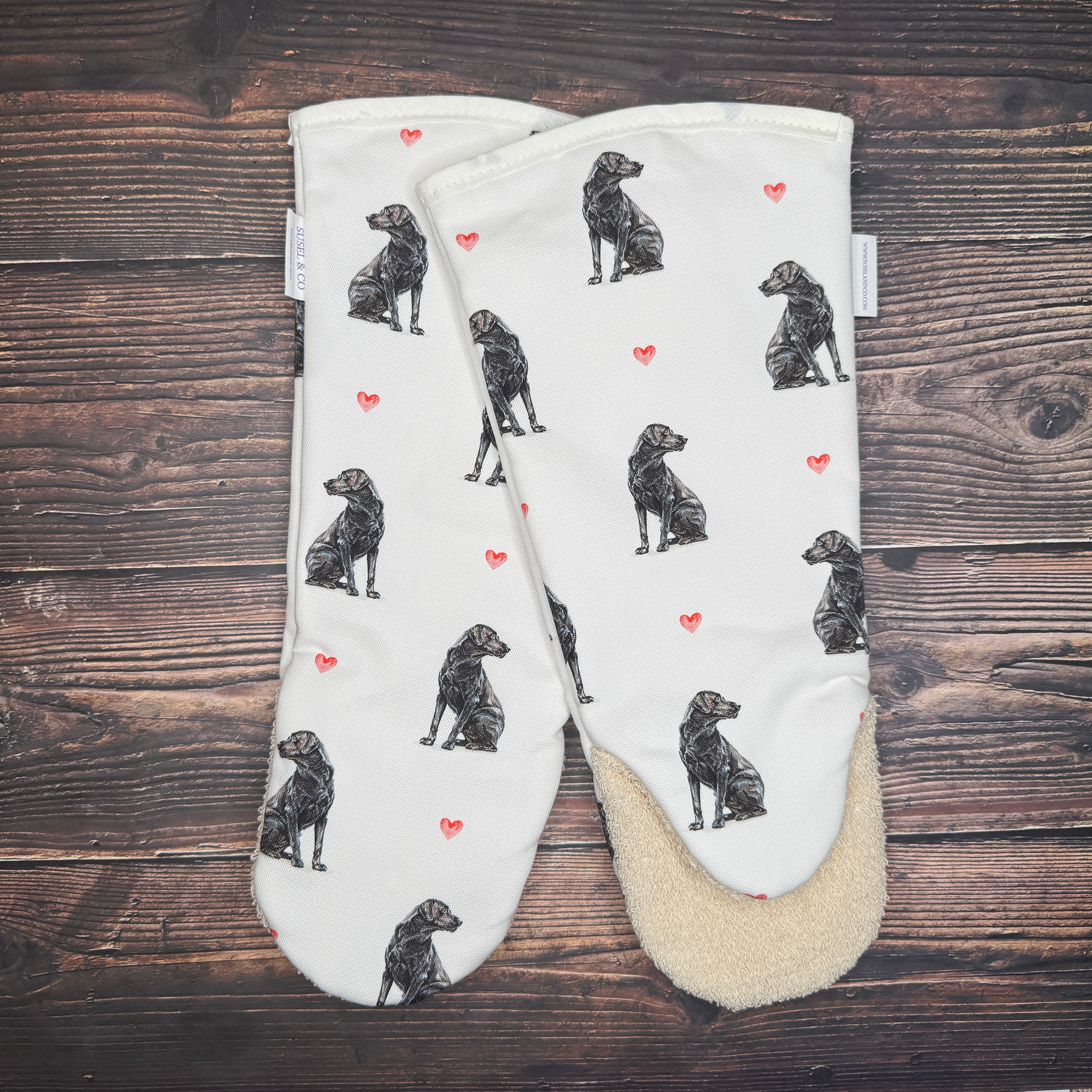 Black Lab themed heat-resistant gauntlet oven glove