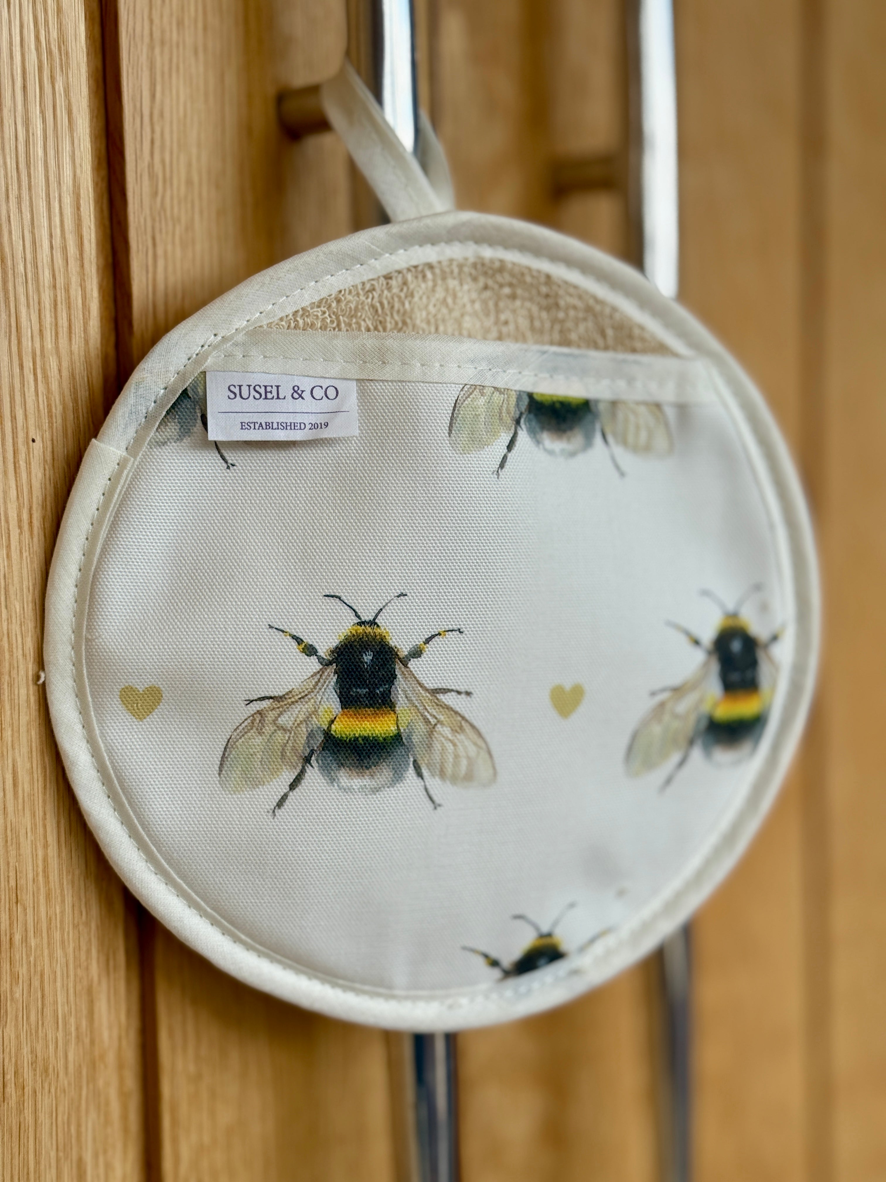 Bumble Bee printed pot grab for oven and kitchen use