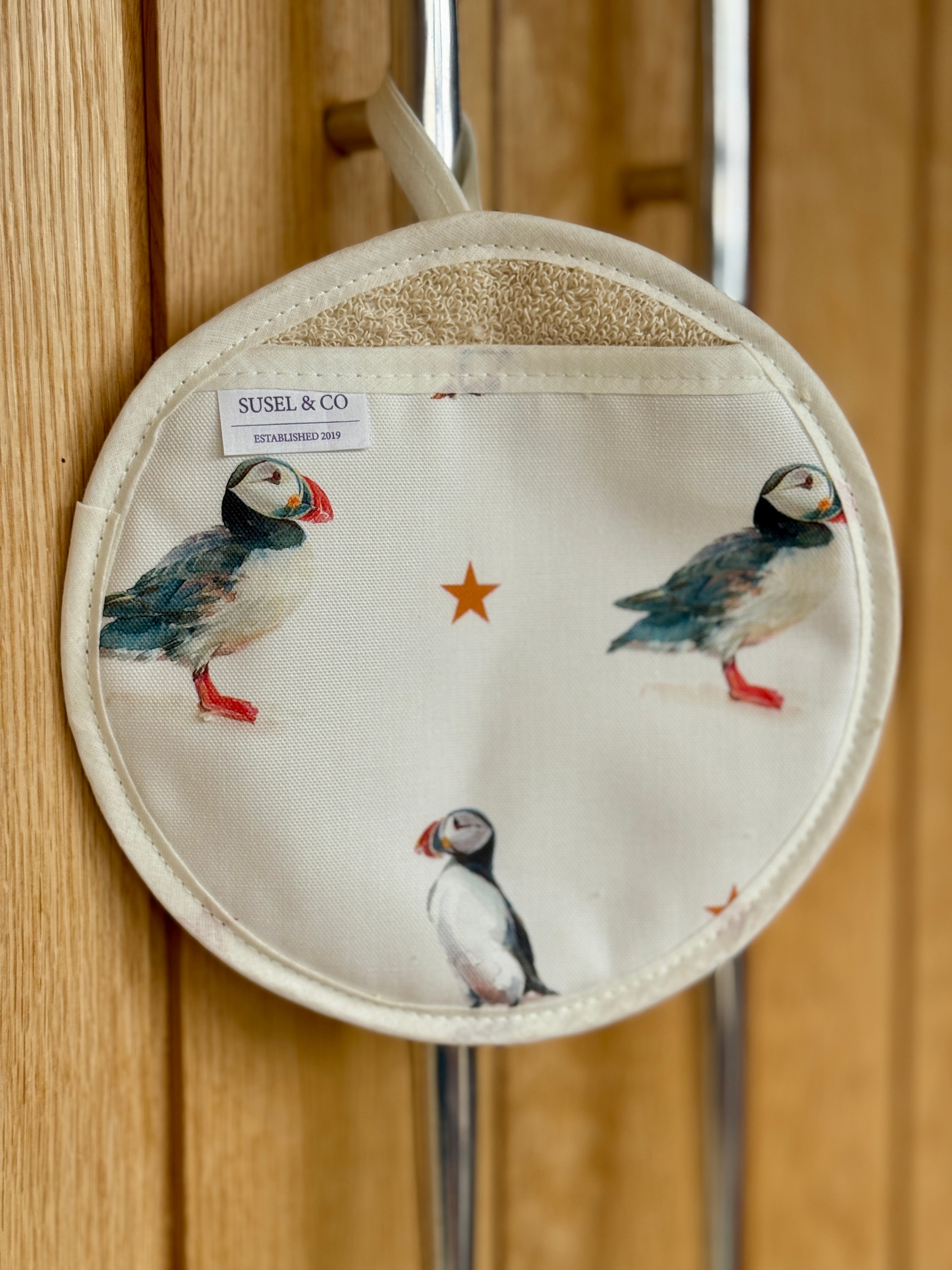 Puffins printed pot grab for oven and kitchen use