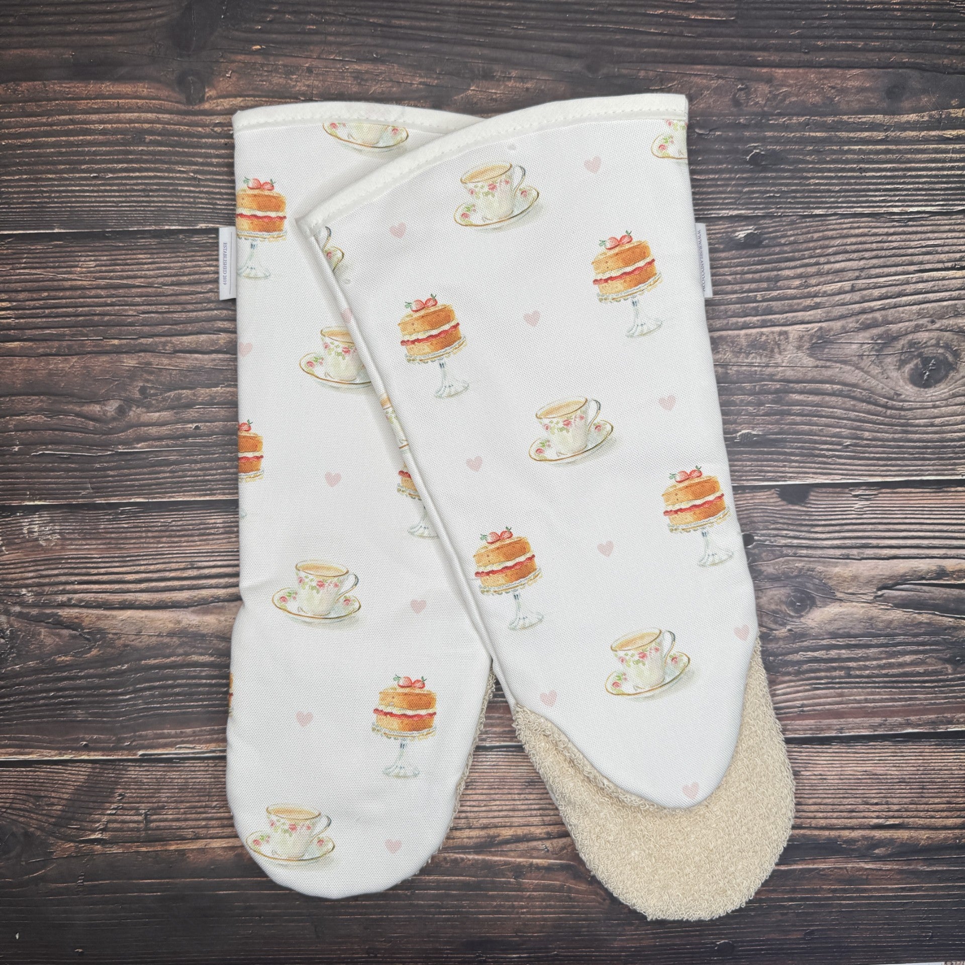 Afternoon Tea themed heat-resistant gauntlet oven glove