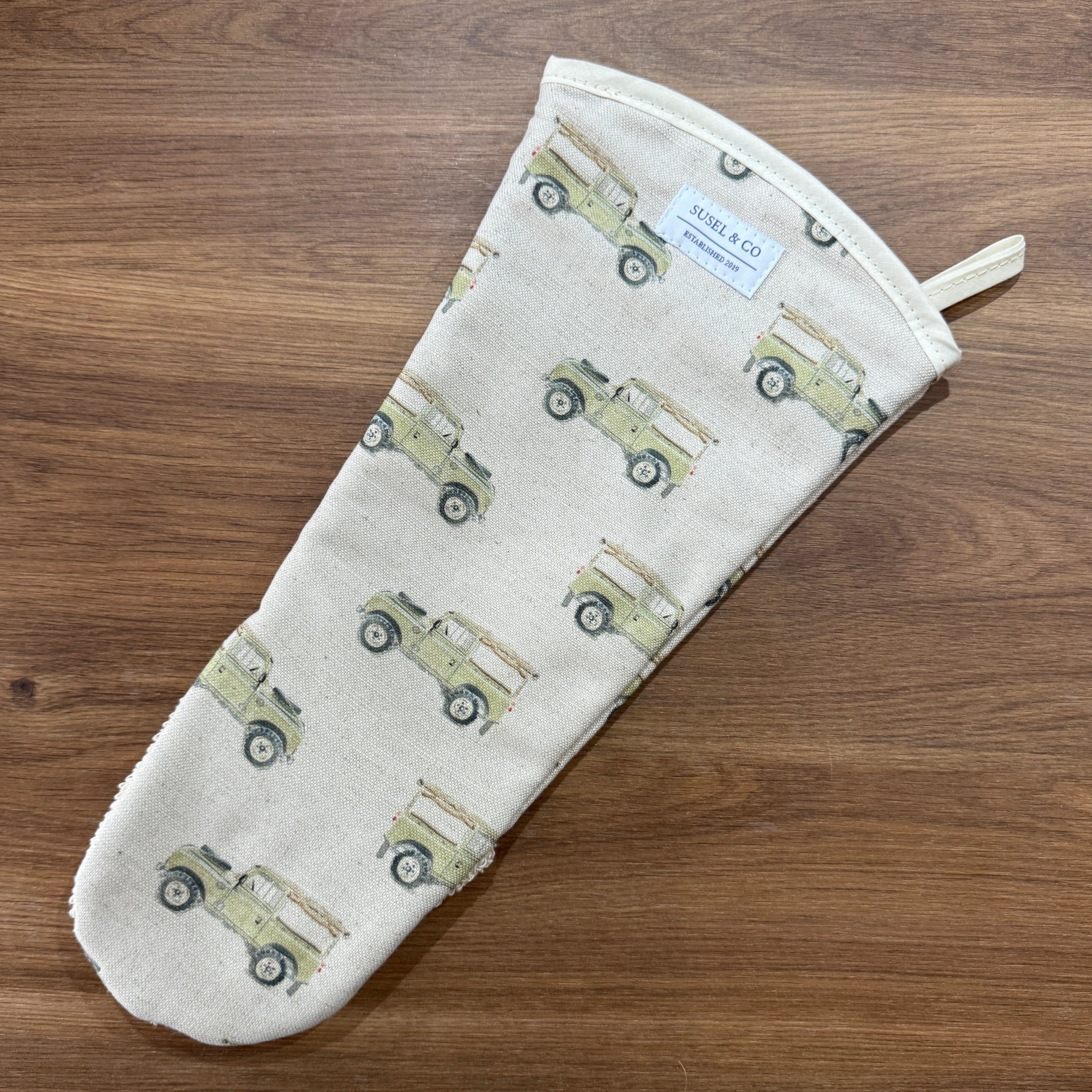 Defender - Linen Gauntlet Oven Glove